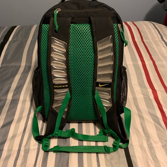 Oregon Ducks Nike Utility Heat Air Team Backpack Training Black Green Graphic - Picture 3 of 14